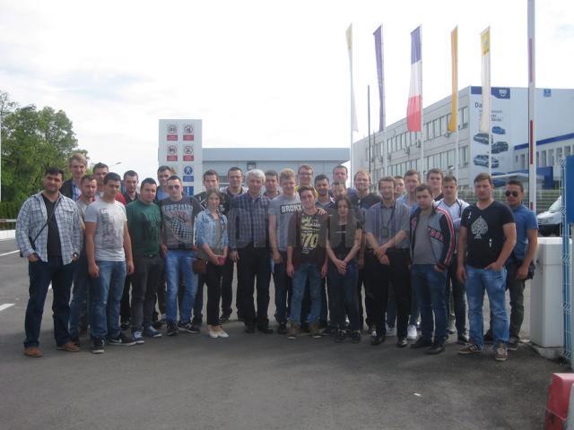 Studenţi ai Facultăţii de Inginerie Mecanică, în vizită la Uzinele Dacia-Renault