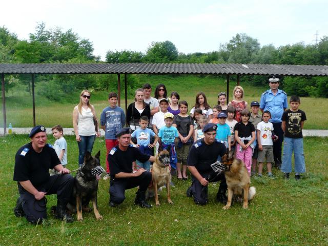 Beneficiarii Casei de Tip Familial ,,Visătorii” din Fundu Moldovei, în excursie prin judeţ