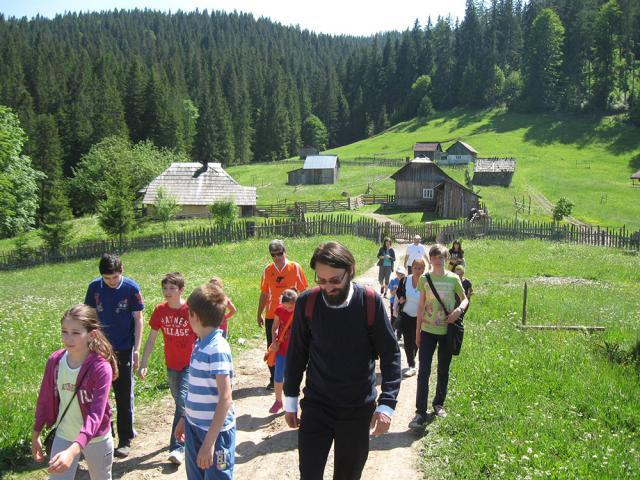 Excursie gratuită pentru copiii care participă la cateheză, la Biserica „Sf. Dumitru” din Suceava