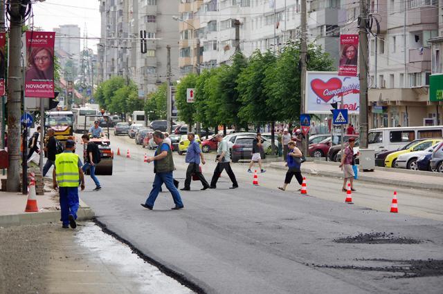 Sens unic pe bulevardul George Enescu din Suceava, din cauza asfaltării