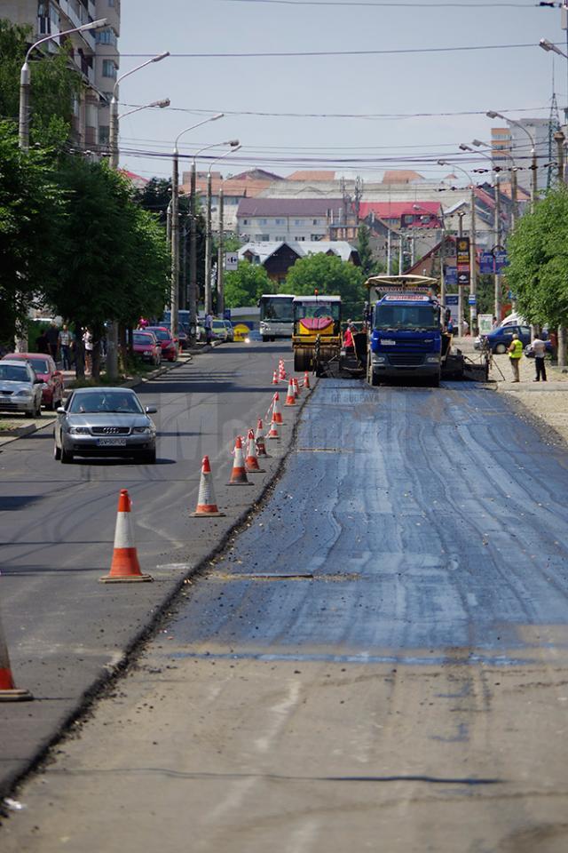 Turnarea covorului asfaltic pe bulevardul George Enescu