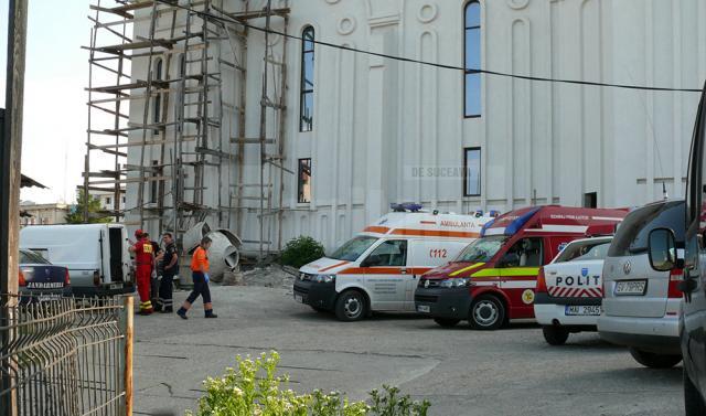 La faţa locului au ajuns pompieri, jandarmi, poliţişti, echipaje SMURD şi de la Ambulanţa Fălticeni