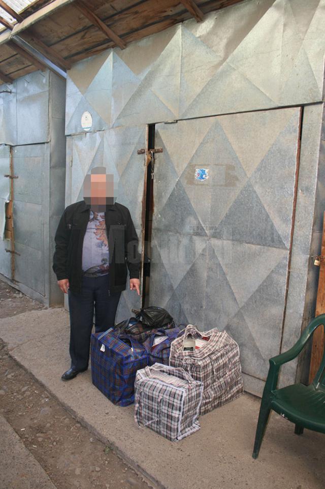 Bărbatul încerca să vândă 1.634 de pachete de ţigări într-un bazar din municipiul Rădăuţi