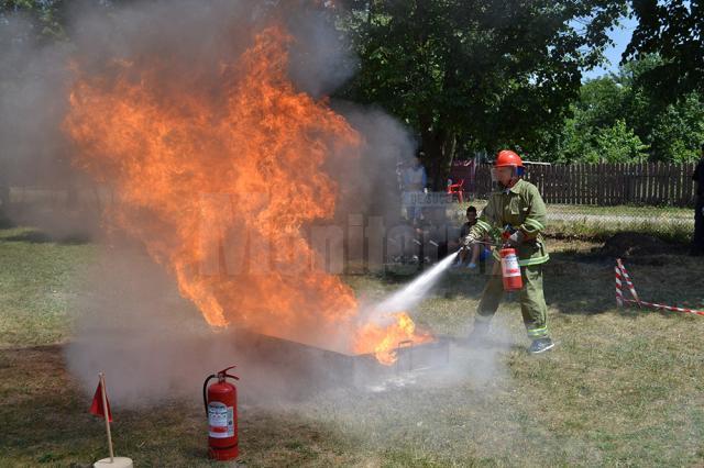 Pompierii de la cele mai bune cinci servicii voluntare sau private pentru situaţii de urgenţă din judeţ s-au întrecut sâmbătă