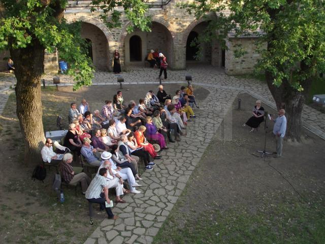 Recital de poezie în Cetatea de Scaun a Sucevei