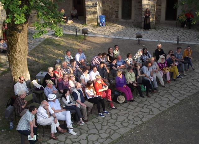 Recital de poezie în Cetatea de Scaun a Sucevei