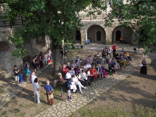 Recital de poezie în Cetatea de Scaun a Sucevei