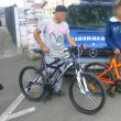 Trei tineri, prinşi în parc cu biciclete furate dintr-o scară de bloc din Suceava