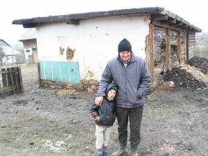 Relu Baciu şi fiul său de 6 ani, la scurt timp după drama din noiembrie