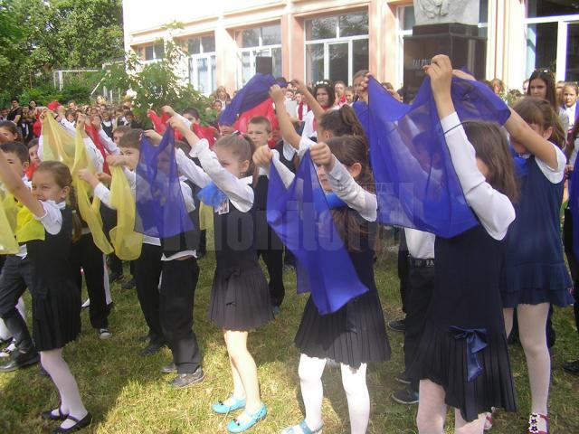 Școala Gimnazială „Mihai Eminescu” din Rădăuți şi-a comemorat patronul spiritual