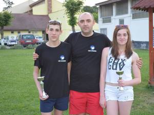 Şerban Cotos şi Antonia Niţu, împreună cu antrenorul Cezar Moscaliuc