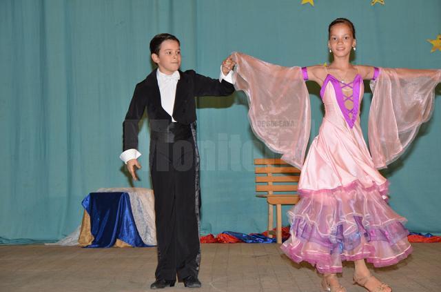 Cei mai merituoşi elevi ai Şcolii Gimnaziale „Miron Costin” au fost sărbătoriţi la final de an şcolar