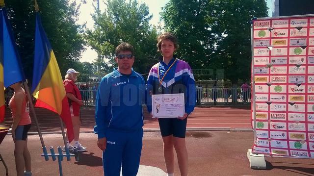 Atletul Vlad Crâșmaru, pregătit la CSM Suceava de Radu Mihalescu a câștigat argintul la 2000 metri marș, copii I