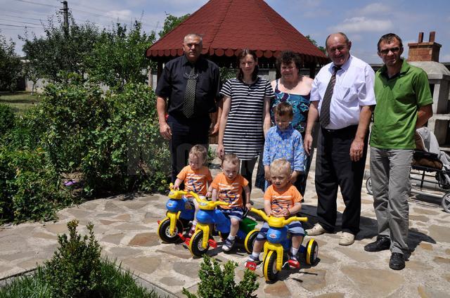 Antonie-Iosif, Aron Ioan şi Anastasia Ioana, sărbătoriţi la împlinirea vârstei de 2 anişori