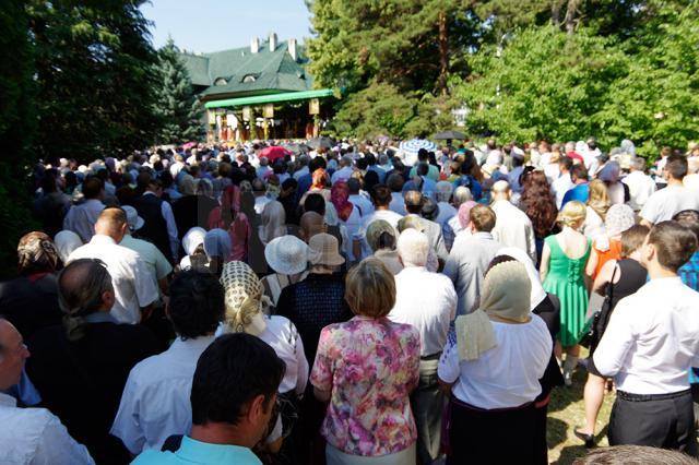 Peste 30.000 de credincioşi au participat la sărbătoarea Sfântului Ioan cel Nou de la Suceava