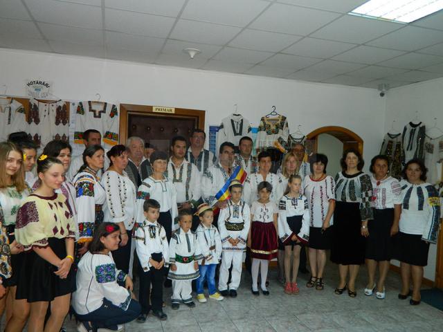 Identitatea poporului român, tradiţiile şi cămaşa populară, marcate într-un mod festiv la Todireşti