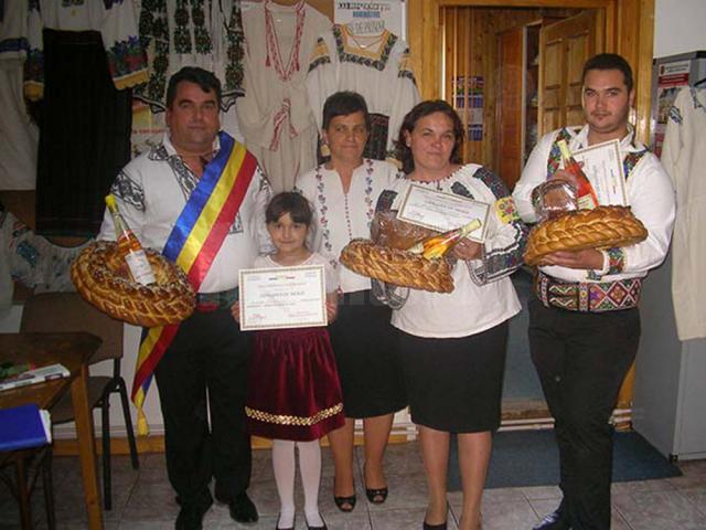 Identitatea poporului român, tradiţiile şi cămaşa populară, marcate într-un mod festiv la Todireşti