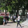 Aproape 6.000 de absolvenţi de liceu din judeţ au susţinut, ieri, prima probă scrisă a examenului, cea de limba şi literatura română
