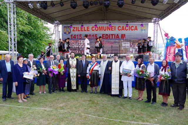 14 cupluri de aur din comuna Cacica au fost premiate de primarul Elena Boloca