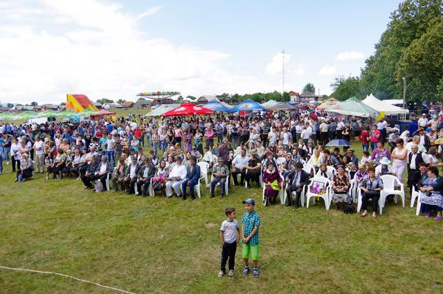 Câteva mii de spectatori au participat la spectacolele organizate de Zilele comunei Cacica