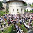 Peste 3.000 de pelerini, prezenţi ieri la  Mănăstirea Putna