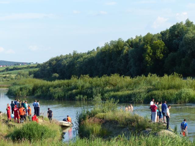 Doi copii, unul de 12 şi unul de 14 ani, înecaţi în râul Suceava