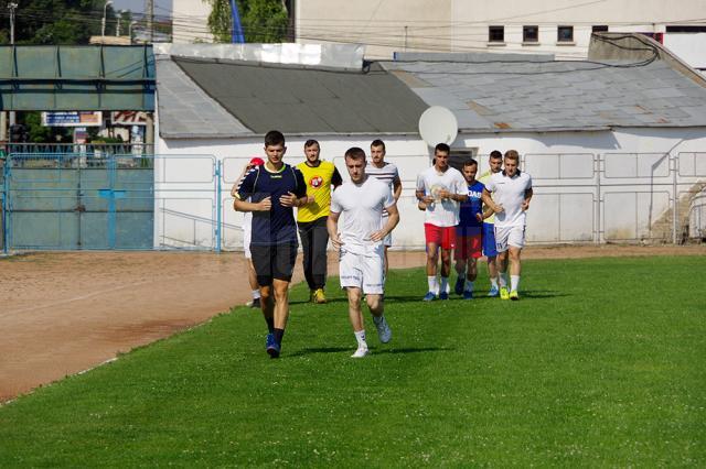 Echipa de handbal seniori a Universității Suceava a reînceput de ieri  pregătirea pentru noul sezon