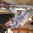 Ţigări de contrabandă găsite ascunse în plafonul unui microbuz