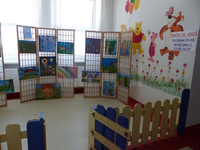 Desene realizate de copii cu boli cronice, expuse în holul Secţiei de Pediatrie a Spitalului Judeţean Suceava