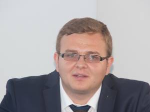 Noul director al Direcţiei de Sănătate Publică Suceava, Andrei Ianovici, şi-a preluat ieri mandatul de director executiv al instituţiei