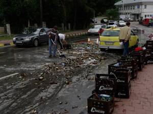Sticlele de bere sparte au umplut strada