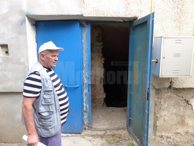 Vasile Cuciureanu susţine că subsolul de pe strada Primăverii, nr. 4, nu a fost renovat niciodată