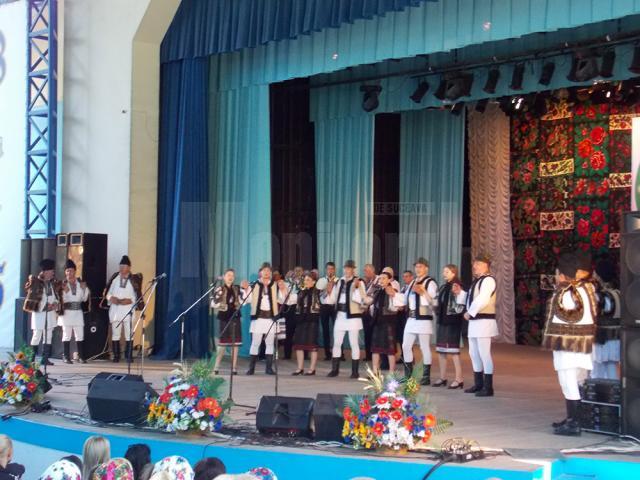 Dansul, muzica şi meşteşugurile populare româneşti, promovate la Cernăuţi