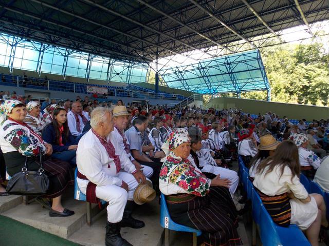 Dansul, muzica şi meşteşugurile populare româneşti, promovate la Cernăuţi