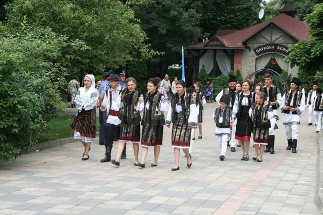 Dansul, muzica şi meşteşugurile populare româneşti, promovate la Cernăuţi