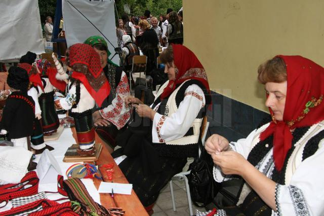 Dansul, muzica şi meşteşugurile populare româneşti, promovate la Cernăuţi