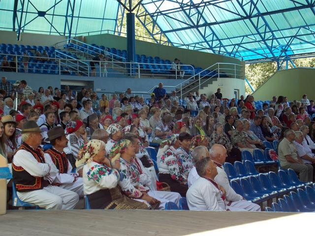 Dansul, muzica şi meşteşugurile populare româneşti, promovate la Cernăuţi