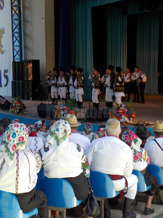 Dansul, muzica şi meşteşugurile populare româneşti, promovate la Cernăuţi