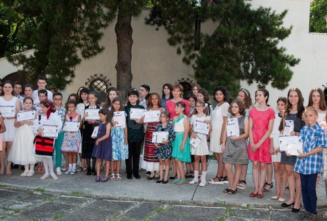 Un elev de la Palatul Copiilor Suceava, premiat de Principesa Moştenitoare Margareta