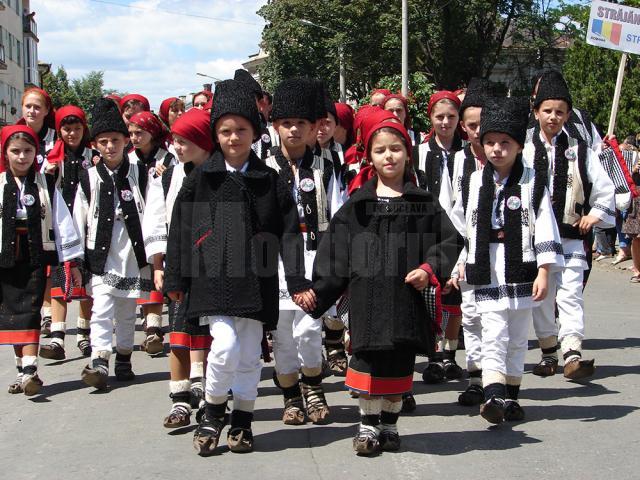 La Câmpulung Moldovenesc va avea loc cel mai mare festival de folclor din Europa