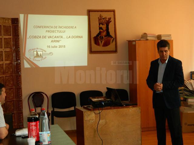 Primarul Ioan Moraru, cu ocazia închiderii proiectului "Cobza de vacanţă"