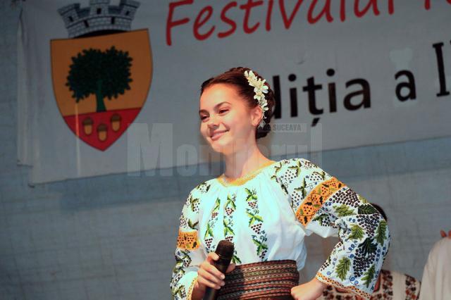 Andreea Chisăliţă a participat la Festivalul Folcloric „Din stejar, stejar răsare”, editia a IV-a