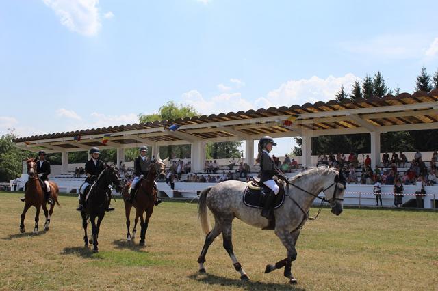 Parada cailor de rasă, în deschiderea oficială a Cupei Bucovinei, ediţia 2015 2