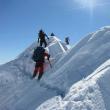 Trei suceveni încearcă să cucerească un munte înalt de 7.134 de metri