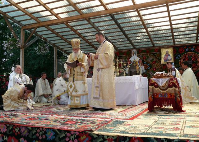 Aşezarea pietrei de temelie şi sfinţirea locului noii biserici din Poiana Stampei