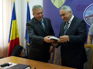 Rectorul Valentin Popa a fost înscris în "Cartea de onoare a valorilor bucovinene"