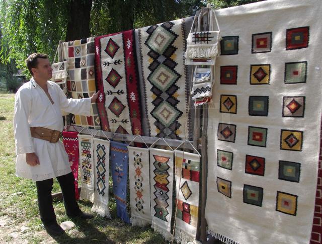 Tradiţie, diversitate şi noutate la Târgul Meşterilor Populari din Muzeul Satului Bucovinean