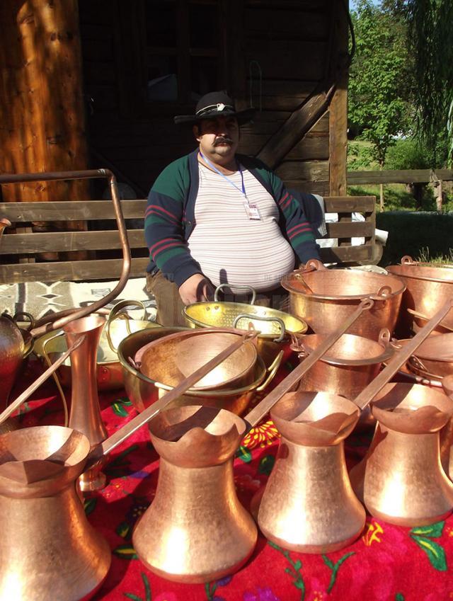 Tradiţie, diversitate şi noutate la Târgul Meşterilor Populari din Muzeul Satului Bucovinean