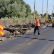 Blocarea parţială a traficului rutier pe pasajul CFR de la Iţcani, amânată până la finalizarea lucrărilor de pe podul de peste apa Sucevei