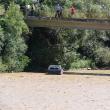 Pe DN 17B, de la Vatra Dornei spre Broşteni, mai multe maşini scăpate de sub control au ieşit de pe partea carosabilă şi s-au răsturnat în râul Bistriţa